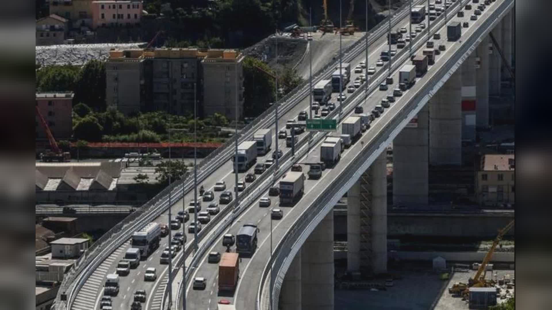 Genova: tamponamento a catena sul Ponte San Giorgio, 7 km di coda in A10