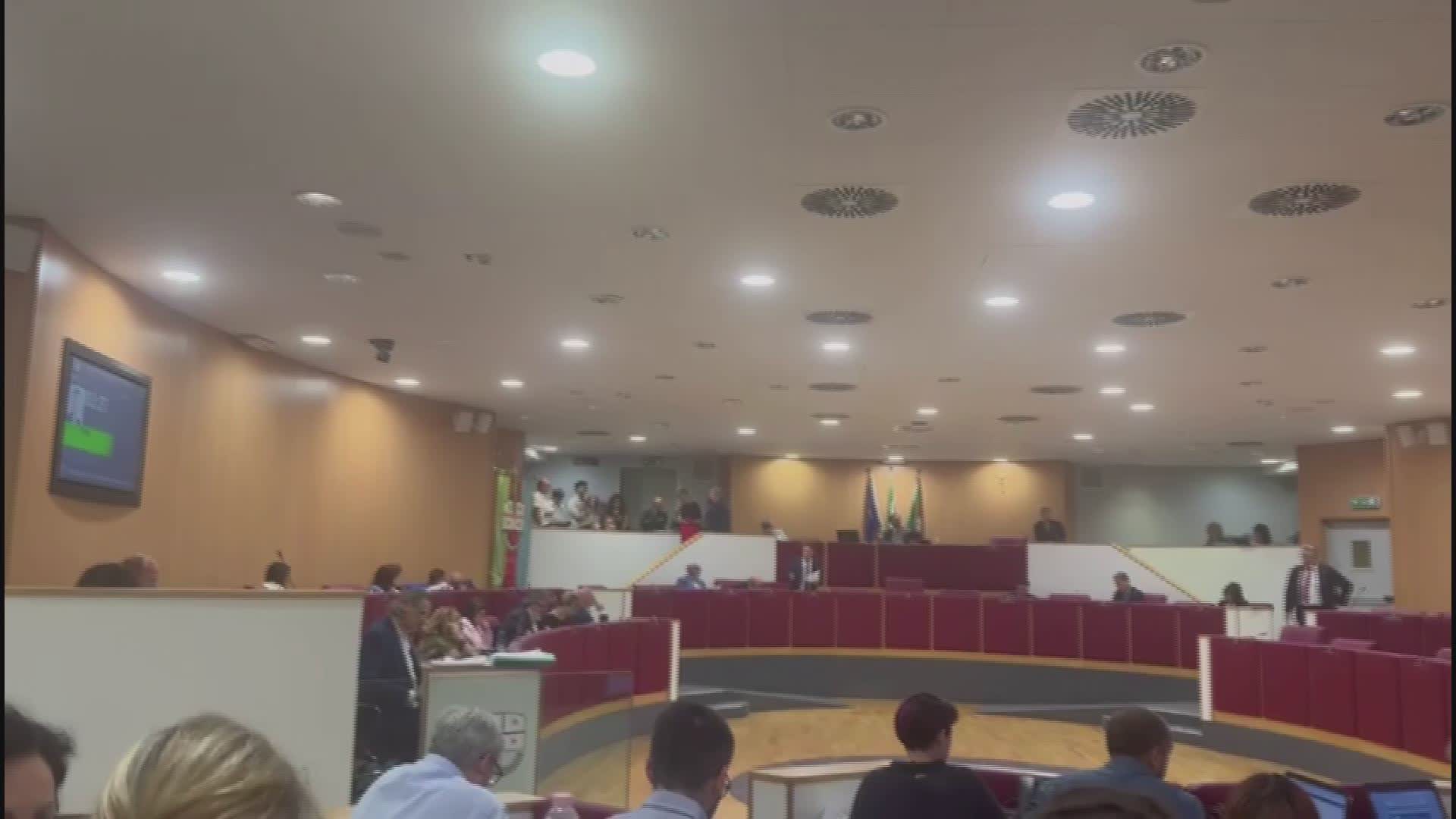 Consiglio regionale, bagarre per l'odg sul rigassificatore. Arboscello (Pd):"Il punto è politico, la maggioranza è andata in crisi"