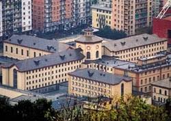 Genova, carcere di Marassi: quattro poliziotti e il medico di guardia aggrediti e feriti