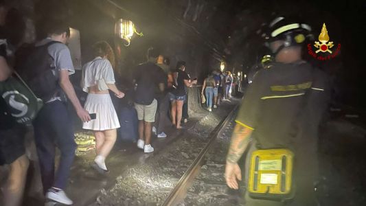 Genova, evacuato un treno fermo in galleria tra Brignole e Principe