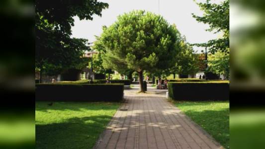 Genova, clochard trovato morto ai giardini del centro commerciale Fiumara