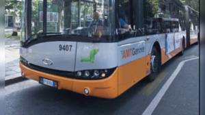 Genova: bus guasto al capolinea, arriva secondo mezzo e si rompe anche quello