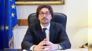 Caso Toti: polemiche social per un commento dell'ex ministro Toninelli sulla liberazione