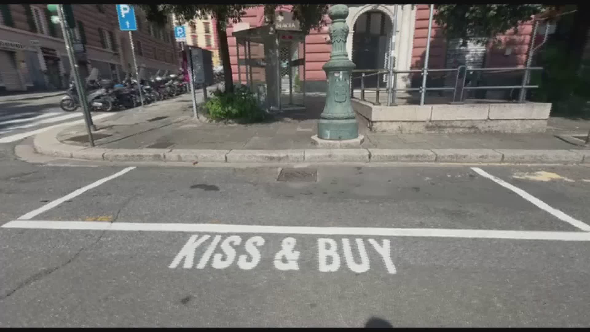 Genova, al via i nuovi posteggi "Kiss & Buy": 44 spazi gratuiti per soste brevi in centro