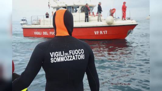 Genova, sommozzatori in missione per il naufragio al largo di Palermo