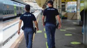 Genova, aggredisce la fidanzata disabile per strada: arrestato