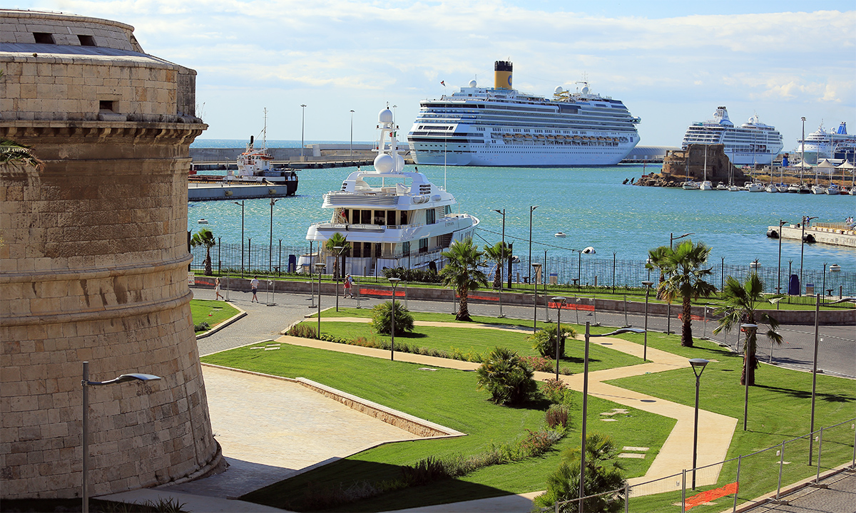 Visita nel porto di Civitavecchia di una delegazione di operatori portuali finlandesi