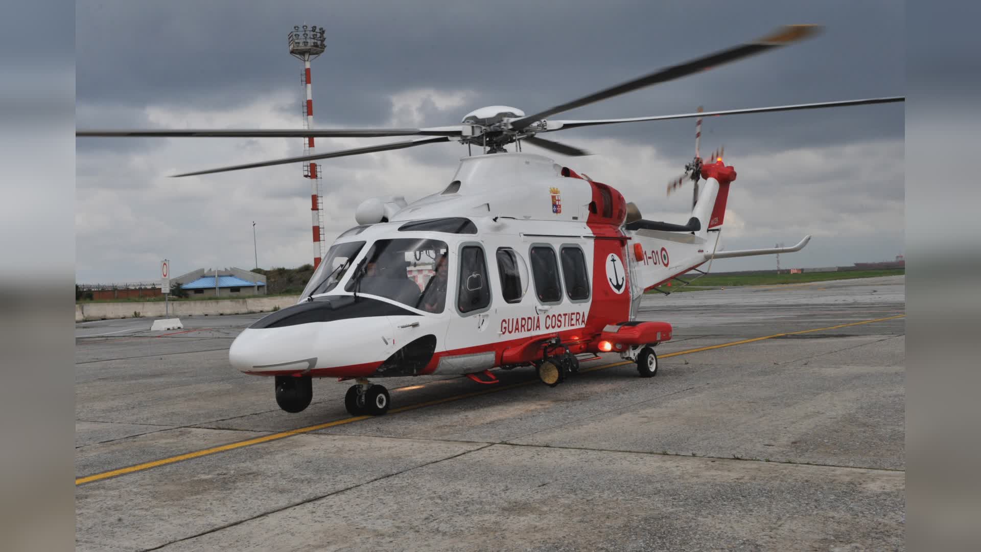 La Spezia: cade in mare dalla barca, salvato da elicottero Guardia Costiera