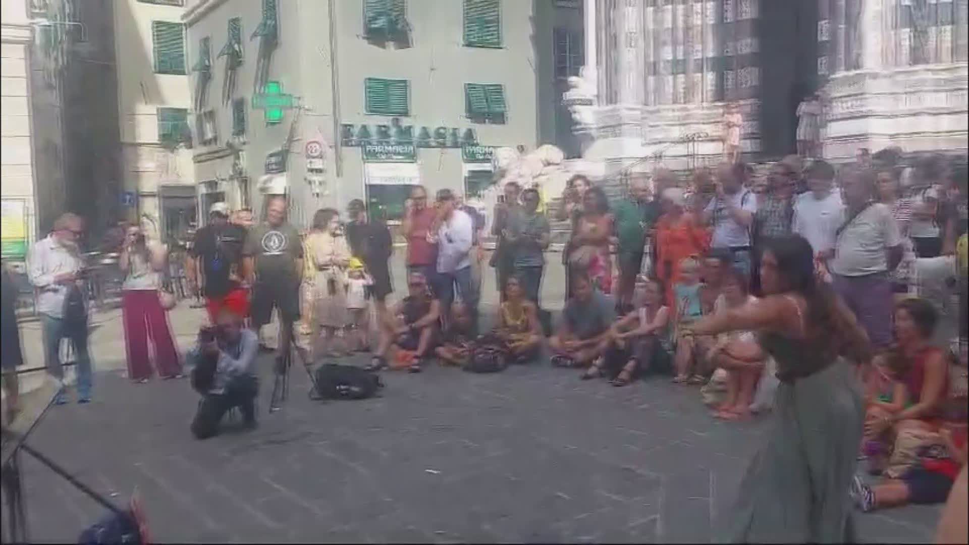 Genova, gli artisti di strada: "Non siamo d'accordo su orari e postazioni"
