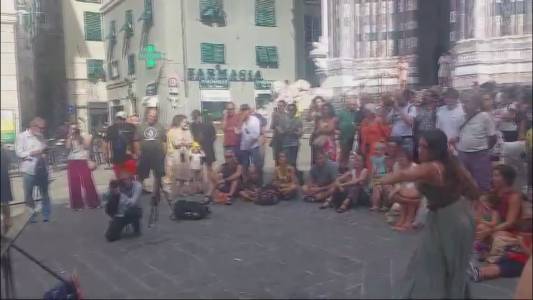 Genova, gli artisti di strada: "Non siamo d'accordo su orari e postazioni"