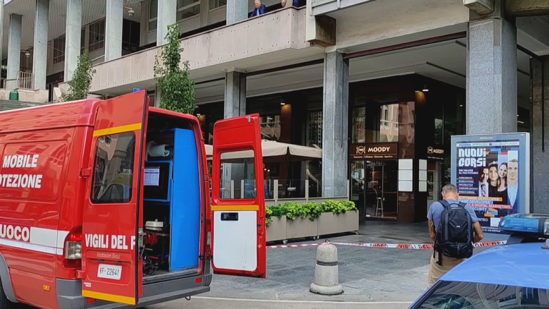 Genova, caldaia in fumo in un locale del centro: traffico in tilt e due persone intossicate