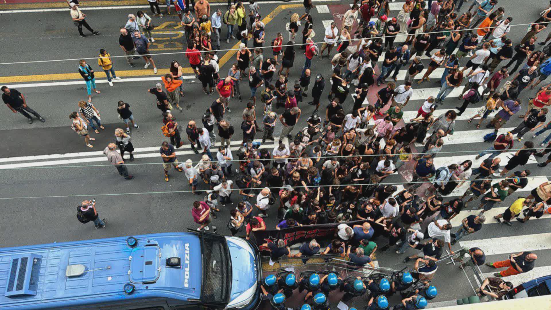 Genova, scontri con polizia per Forza Nuova: denunciati 10 antifascisti