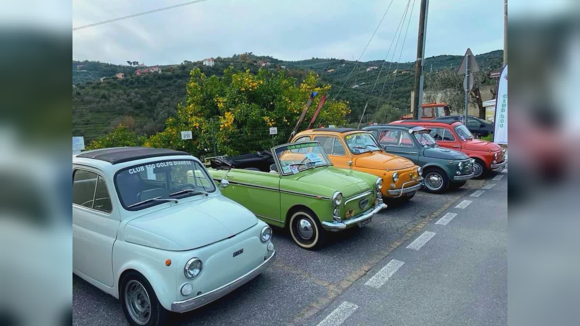 San Bartolomeo al Mare: raduno Fiat 500, oltre una sessantina di "veterane" in passerella