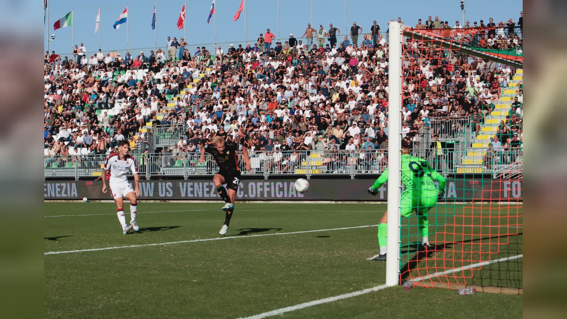 Genoa, com'è triste Venezia: battuto 2-0, infortunio choc a Malinovskyi, inutile prodezza di Gollini su rigore di Pohjanpalo