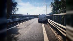 Genova, giallo al casello di Pegli: trovato morto automobilista sbalzato dal suo veicolo contro il guardrail