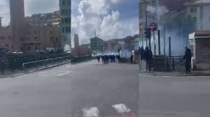 Derby, battaglia a Marassi: gli ultrà di Genoa e Sampdoria si sfidano sul ponte Serra, feriti tre poliziotti