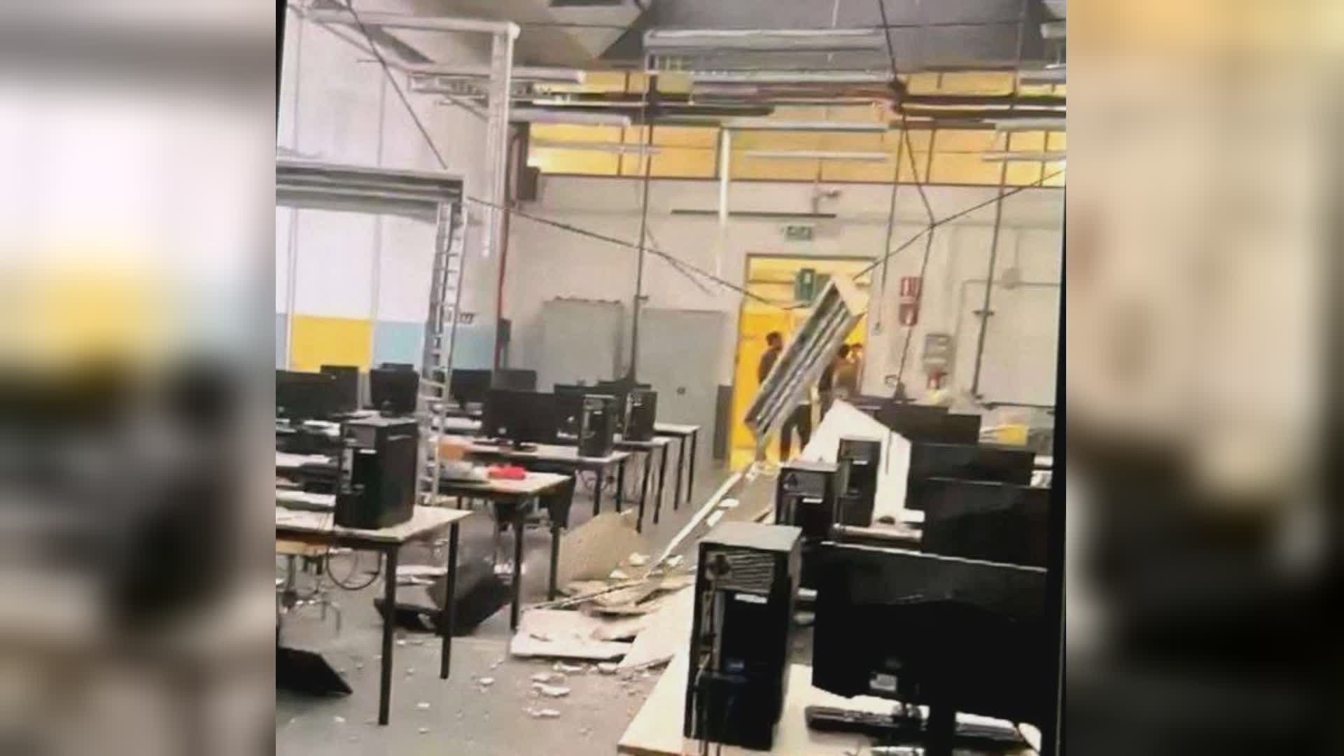 La Spezia, crolla controsoffitto durante la lezione all'Istituto Capellini Sauro: studenti evacuati