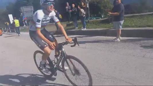 Ciclismo: il genovese Finn, campione del mondo U18, vince in maglia iridata la "Giornata del Ghisallo"