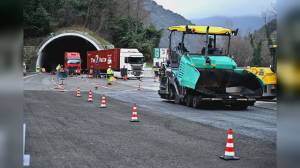 Materiale esplosivo in A26, in mattinata l'intervento degli artificieri