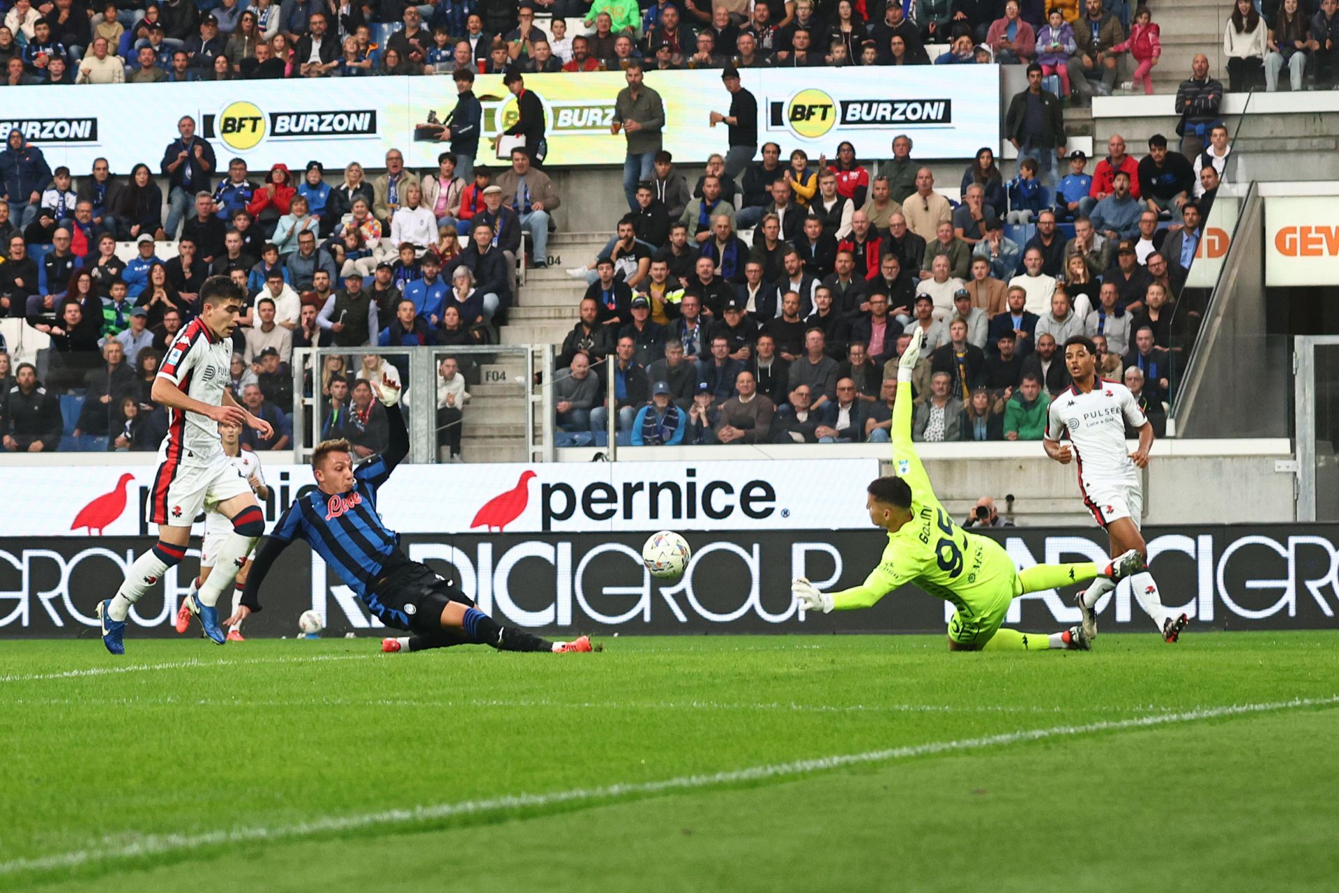 Il Genoa sprofonda a Bergamo: l'Atalanta vince 5-1 con tripletta dell'ex Retegui