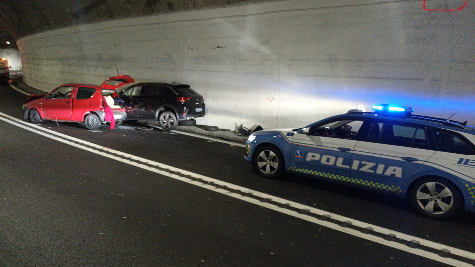 Autostrade, ancora un incidente sulla A10: frontale fra due auto, tre feriti di cui uno grave