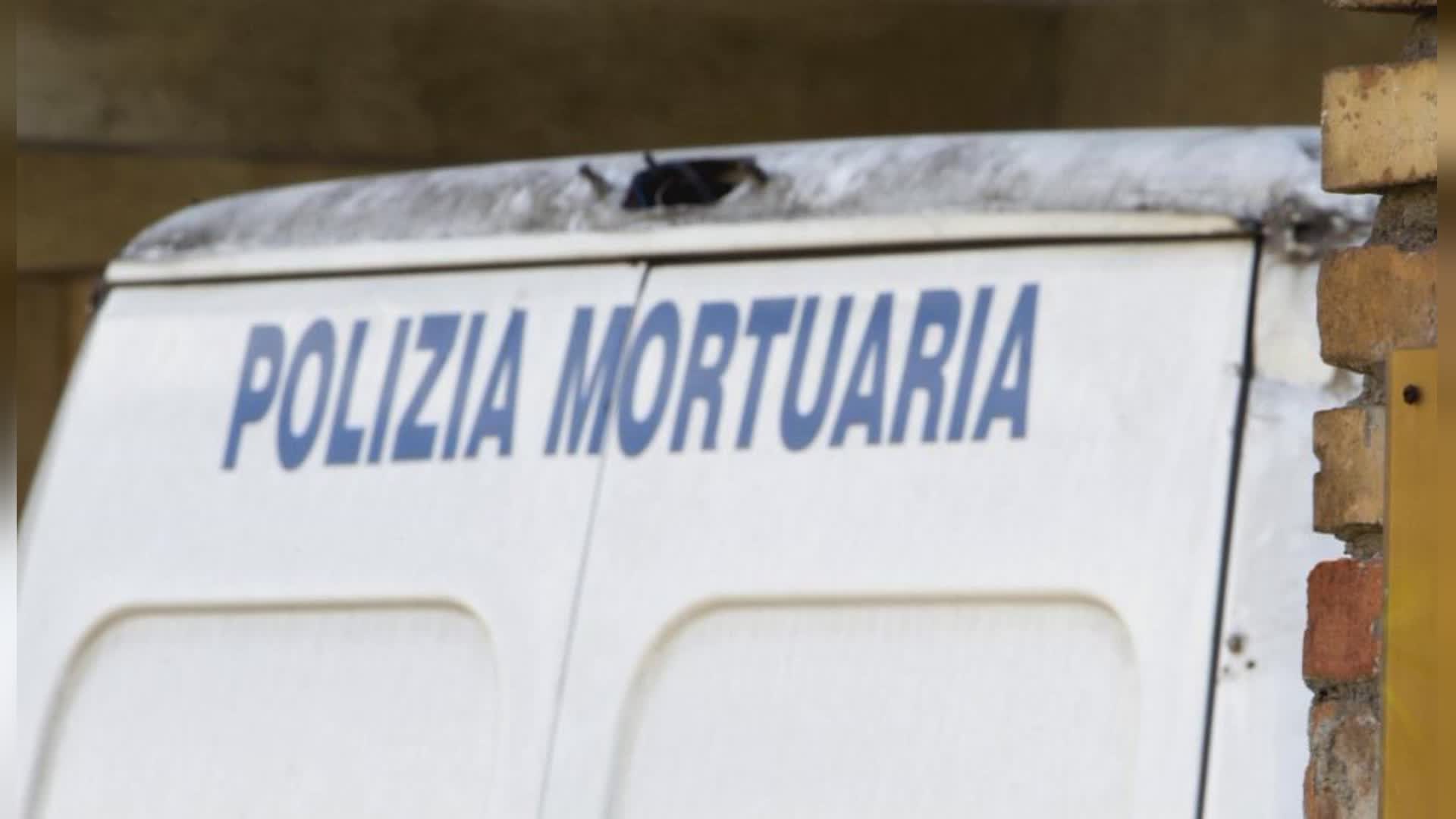 Genova: trovato morto in auto nel park sotterraneo di piazza Dante, pm dispone autopsia