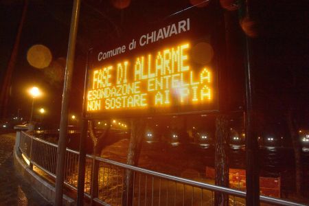 Allerta arancione prolungata sulla Liguria, trovato morto cercatore di funghi a Borzonasca, esonda l'Entella, treni cancellati e ritardi