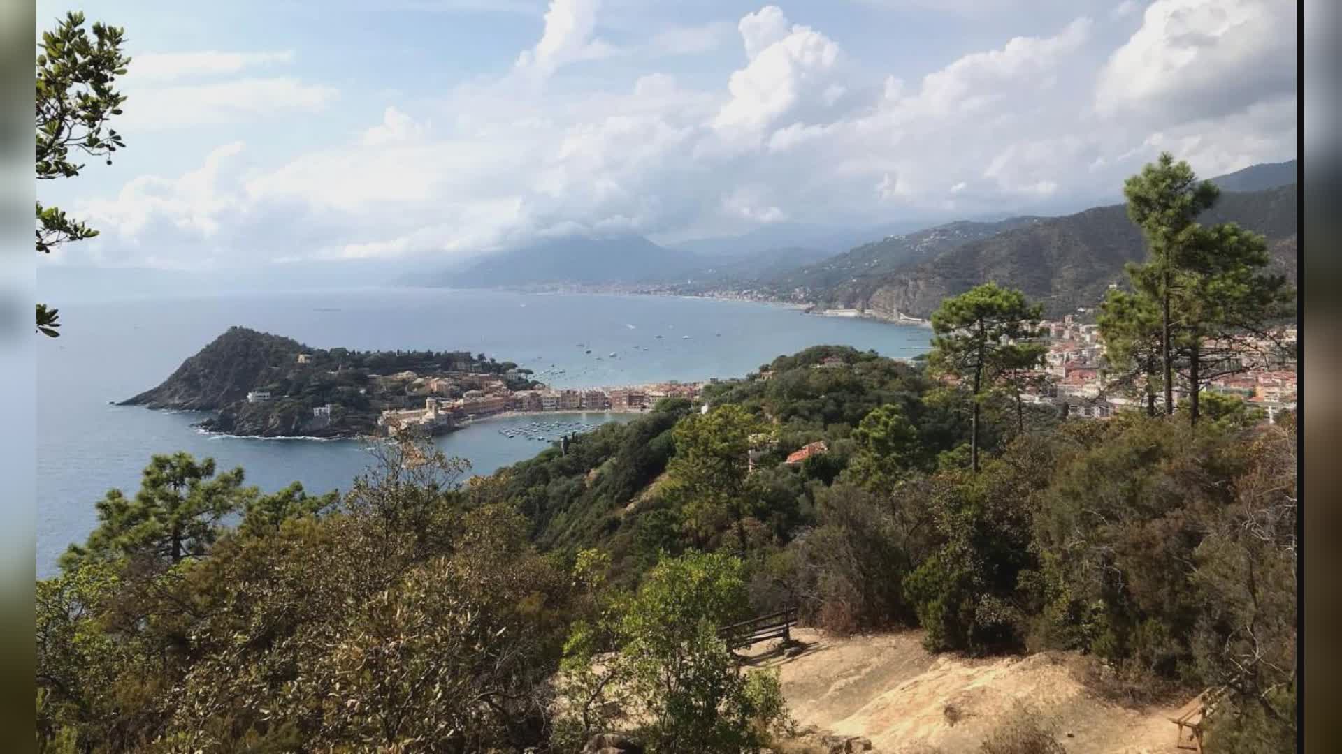 Sestri Levante: turista cade in scarpata su sentiero Punta Manara, interviene l'elisoccorso