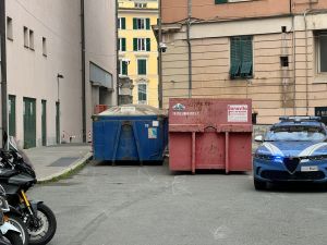 Genova, incidente sul lavoro in Largo Fucine: operaio schiacciato da sbarre di metallo