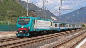 Maltempo in Liguria, frane sulla ferrovia Savona-Torino: treni deviati