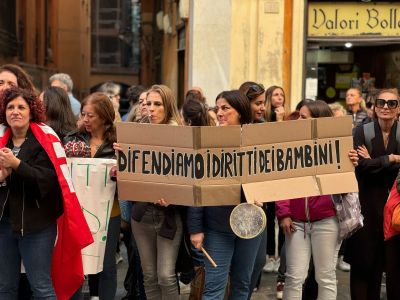 Genova, lavoratori servizi educativi, presidio a Tursi:"11mila ore di straordinario in sei mesi, servono assunzioni"