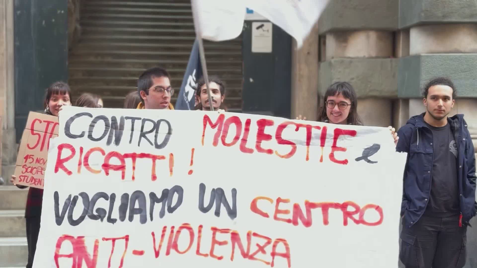Prof sospeso dopo molestie virtuali, studenti e docenti chiedono uno sportello antiviolenza in Ateneo