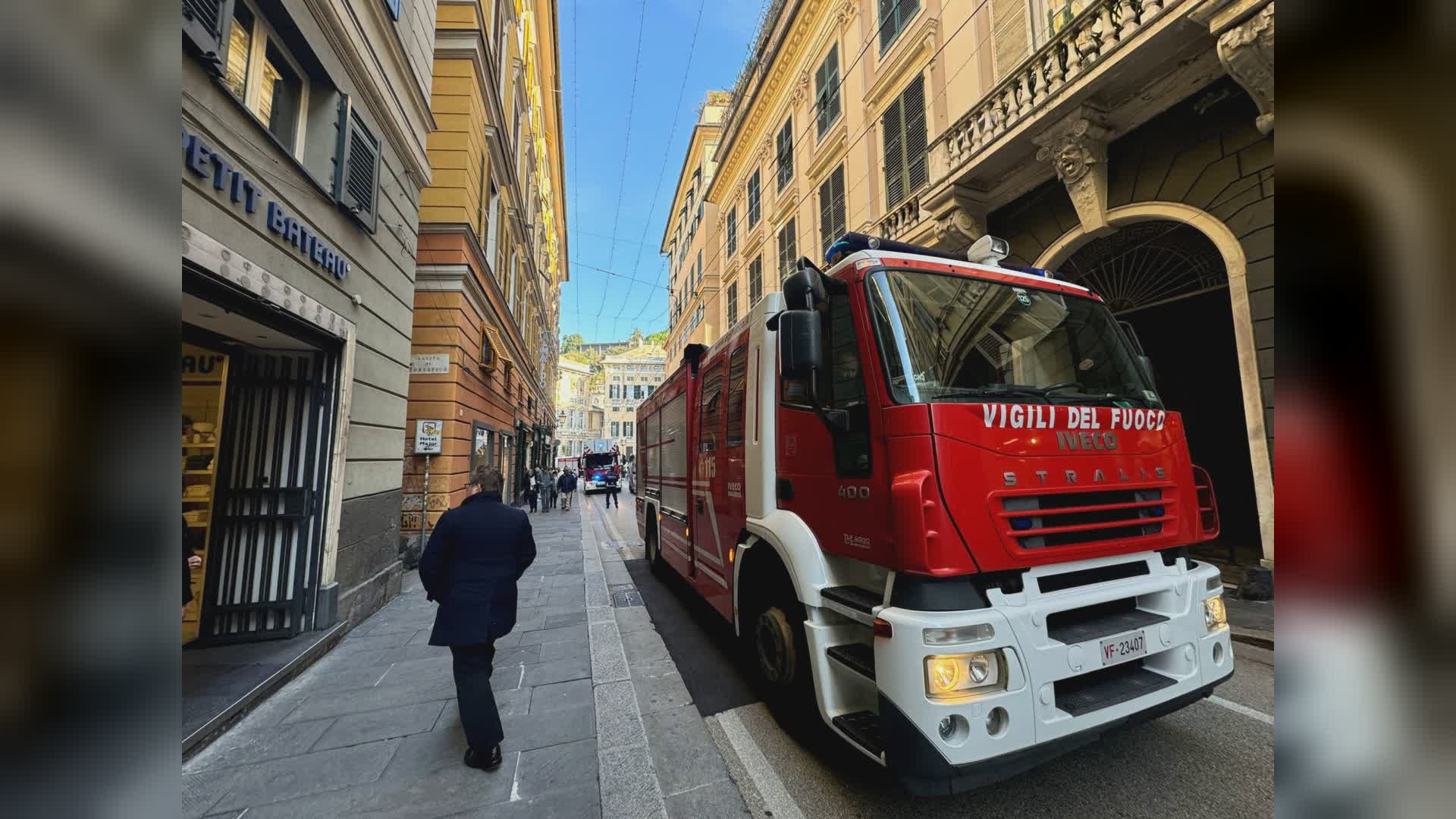 Genova: tentato suicidio in via XXV Aprile, vigili del fuoco in azione