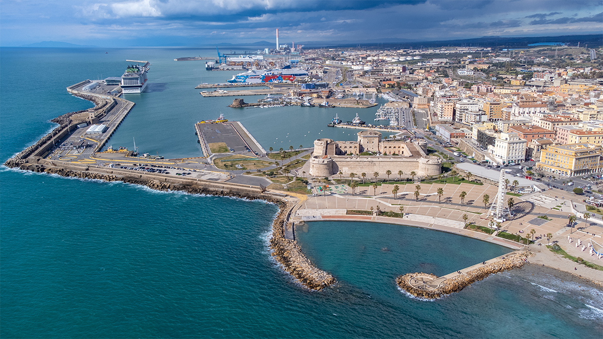 Civitavecchia sfiora il record di crocieristi, merci in crescita nei porti di Fiumicino e Gaeta