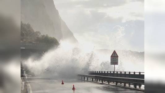 Maltempo: gravi danni a Sestri Levante, giovedì prevista altra forte mareggiata con onde fino a 7 metri e vento oltre 100 km/h