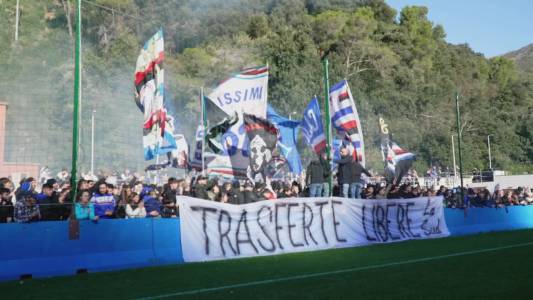 Sampdoria, folla di tifosi a Bogliasco: "Vogliamo tornare in A, quella è la nostra casa"