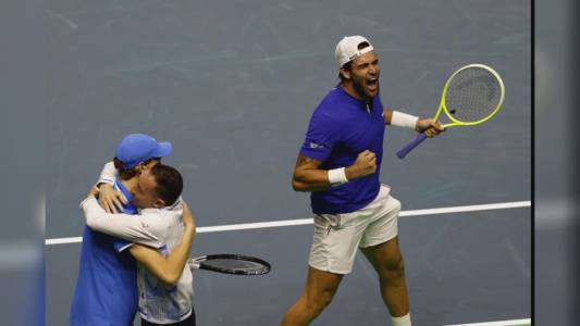 Tennis, Berrettini e Sinner regalano all'Italia la seconda Coppa Davis di fila