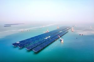 La Cina inaugura la più grande centrale solare galleggiante al mondo: innovazione e sostenibilità in mare aperto