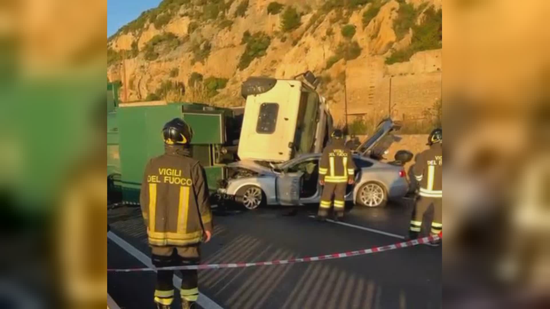 Savona: camion si ribalta su un'auto, Aurelia chiusa