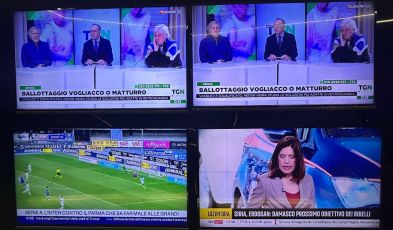 Rapporto Censis 2024, i media: tutti gli italiani guardano la Tv. Vanno forti i social mentre i giornali sono quasi spariti 