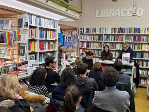 Linda Miante presenta Piccola biografia di periferie: un viaggio poetico nei margini urbani e interiori