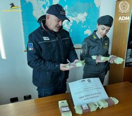 Cibo pericoloso, sequestrati a Genova 600 kg di arachidi cinesi