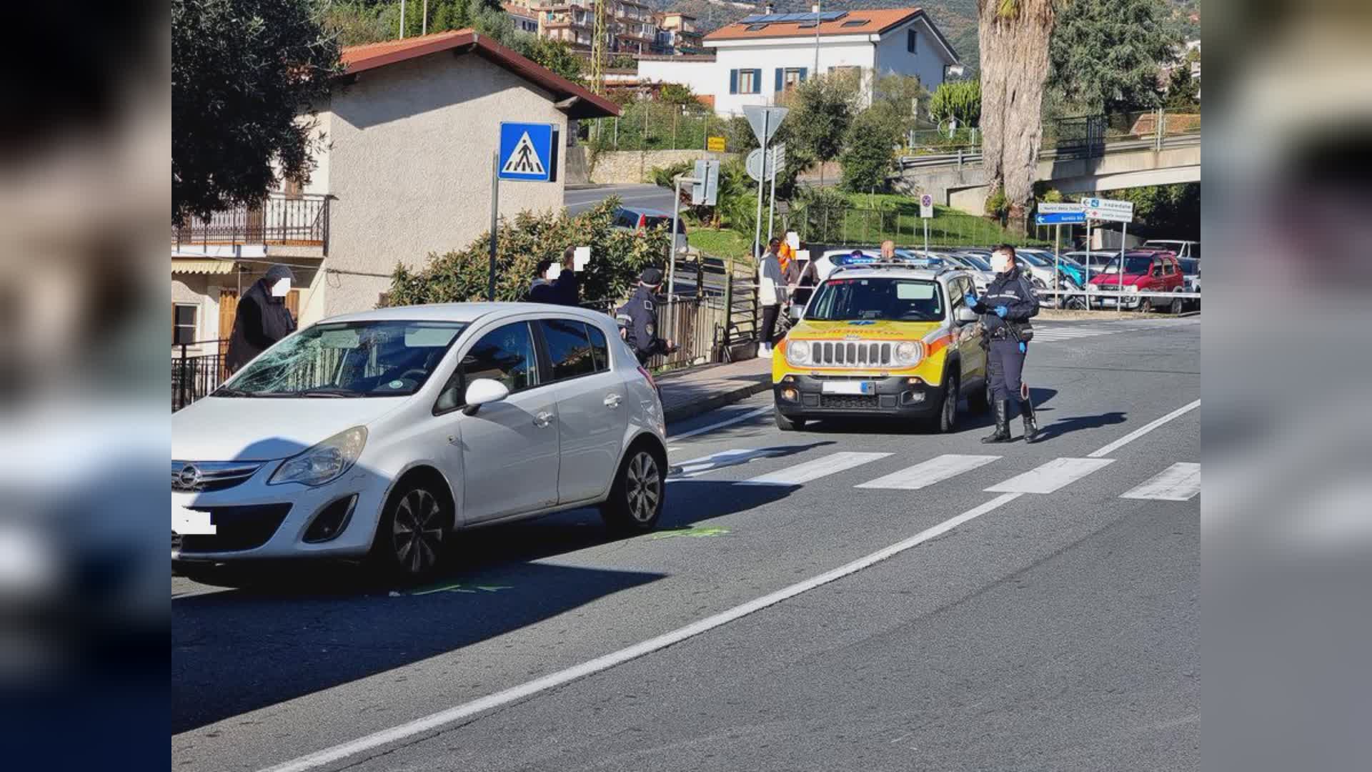 Incidente a Sanremo, donna investita sulle strisce pedonali: è gravissima