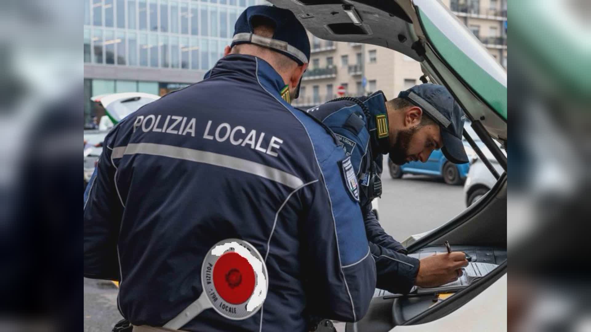 Nuovo codice della strada, un'altra patente ritirata a Genova: autista usava cellulare alla guida