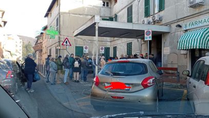 Ronco Scrivia: il cambio del medico diventa una rivolta di piazza. Interviene Asl3: "Gestiti gli utenti con soluzione personalizzata"