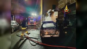 Incidente nella notte a Pontedecimo, auto in fiamme in via Isocorte