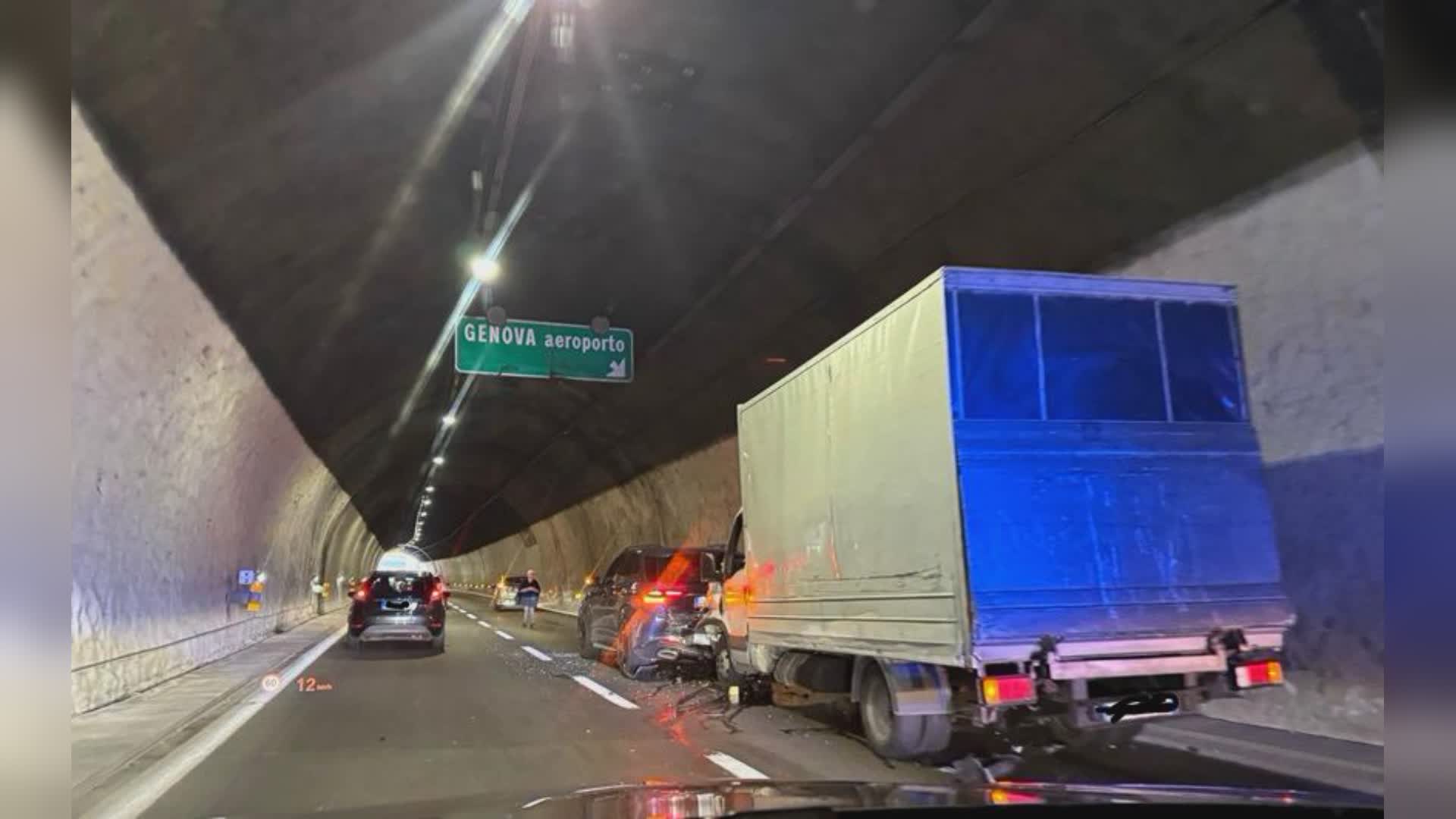 Tamponamento sulla A10, lunghe code verso l'uscita di Genova Aeroporto