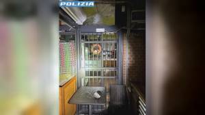 Genova: tentato furto con 'spaccata' in una pizzeria, arrestato il malfattore