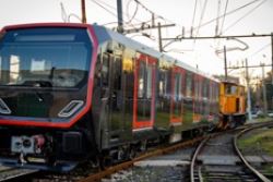 Atm Milano: il primo dei 21 nuovi treni della M1 è arrivato nel deposito di Precotto