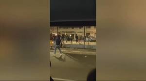 Roma: follia ultrà, aggressione romanista a pullmino di doriani dopo la gara di Coppa Italia (VIDEO)